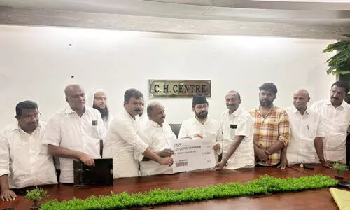 തി​രു​വ​ന​ന്ത​പു​രം സി.​എ​ച്ച് സെ​ന്‍റ​റി​ന് സ​ഹാ​യം കൈ​മാ​റി