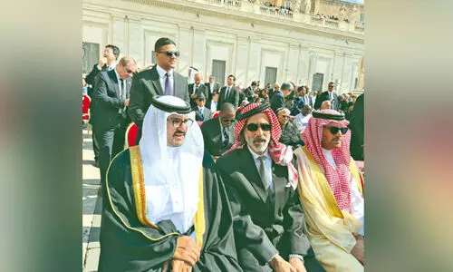 ലി​യോ പ​തി​നാ​ലാ​മ​ൻ മാ​ർ​പാ​പ്പ​യു​ടെ സ്ഥാ​നാ​രോ​ഹ​ണ ച​ട​ങ്ങി​ൽ പ​ങ്കെ​ടു​ത്ത് ശൈ​ഖ് ഈ​സ ബി​ൻ സ​ൽ​മാ​ൻ