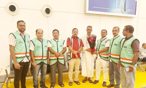 മൊ​യ്തീ​ൻ കു​ട്ടി മു​ന്നി​യൂ​രി​ന്‌ ഒ.​ഐ.​സി.​സി സ്വീ​ക​ര​ണം