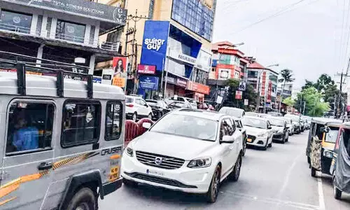 ഗതാഗതക്രമീകരണങ്ങള്‍ ഇല്ലാത്തത് വാഹനയാത്രികരെയും പൊതുജനങ്ങളെയും വലക്കുന്നു