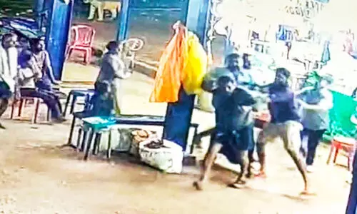 തീർഥാടകനെ മർദിച്ച സംഭവം; സി.സി ടി.വി ദൃശ്യം പുറത്ത് തീർഥാടകനെ മർദിച്ച സംഭവം; സി.സി ടി.വി ദൃശ്യം പുറത്ത്