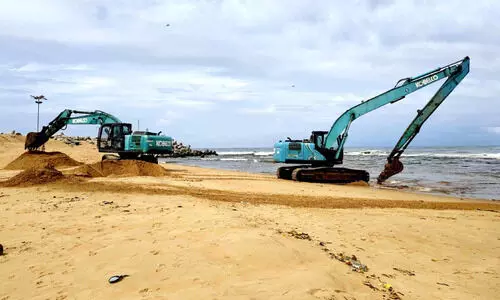 വിവാദങ്ങൾക്കും സംഘർഷങ്ങൾക്കും ഒടുവിൽ മുതലപ്പൊഴിയിൽ ഡ്രഡ്ജിങ്​ പുനരാരംഭിച്ചു