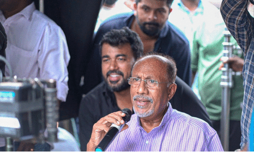 അന്ന് സ്ഫടികത്തിന്‍റെ ചിത്രീകരണം കണ്ട് ആവേശത്തോടെ കൈയടിച്ച കൊച്ചുപയ്യൻ, ഇന്ന് തന്‍റെ സിനിമയുടെ ഒരു ഷോട്ട് ഭദ്രനായി മാറ്റി വെച്ചപ്പോൾ...