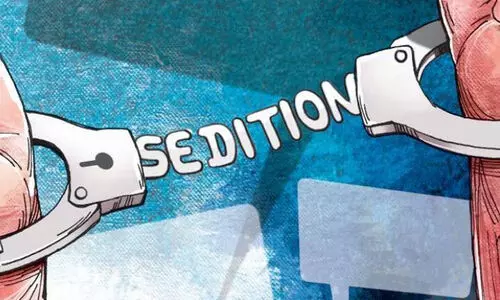 വിഖ്യാത കവിത ‘ഹം ദേഖേംഗേ’ ചൊല്ലിയതിന് മൂന്ന് പേർക്കെതിരെ രാജ്യദ്രോഹക്കുറ്റം