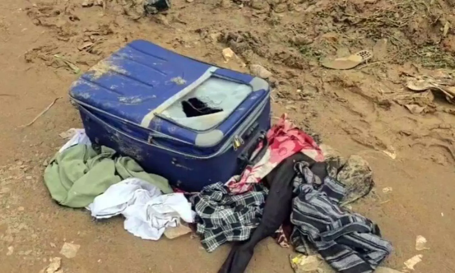 റെയിൽ പാലത്തിന് സമീപം യുവതിയുടെ മൃതദേഹം സ്യൂട്ട്കേസിലാക്കി ഉപേക്ഷിച്ച നിലയിൽ; ട്രെയിനിൽനിന്ന് എറിഞ്ഞതെന്ന് സംശയം