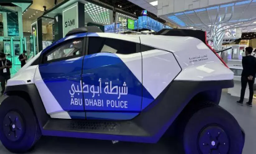 അ​ബൂ​ദ​ബി പൊ​ലീ​സി​ലേ​ക്ക് ‘മൊ​ബൈ​ല്‍ പൊ​ലീ​സ് സ്റ്റേ​ഷ​ൻ’