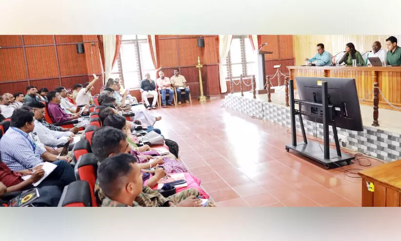 മഴക്കാല മുന്നൊരുക്കം; 2200 പൊലീസുകാരും   600 സിവിൽ ഡിഫൻസും സജ്ജം