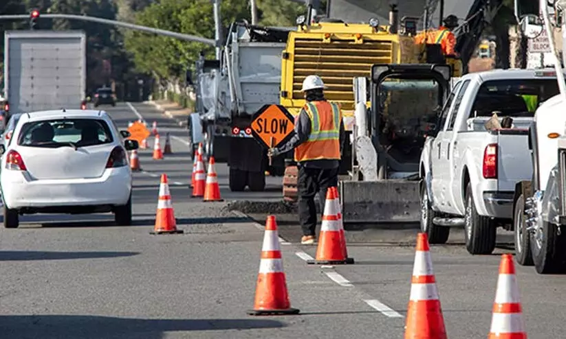 ഗ​താ​ഗ​ത നി​യ​ന്ത്ര​ണം
