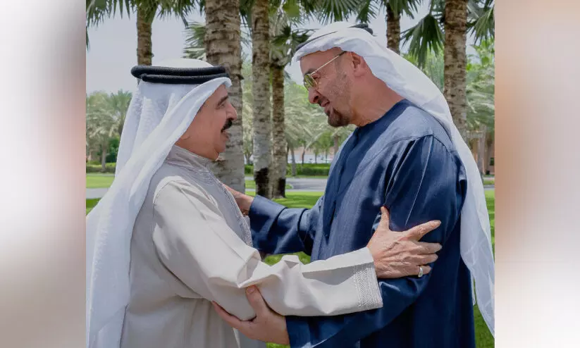 യു.​എ.​ഇ പ്ര​സി​ഡ​ന്‍റു​മാ​യി കൂ​ടി​ക്കാ​ഴ്ച ന​ട​ത്തി ഹമദ് രാ​ജാ​വ്