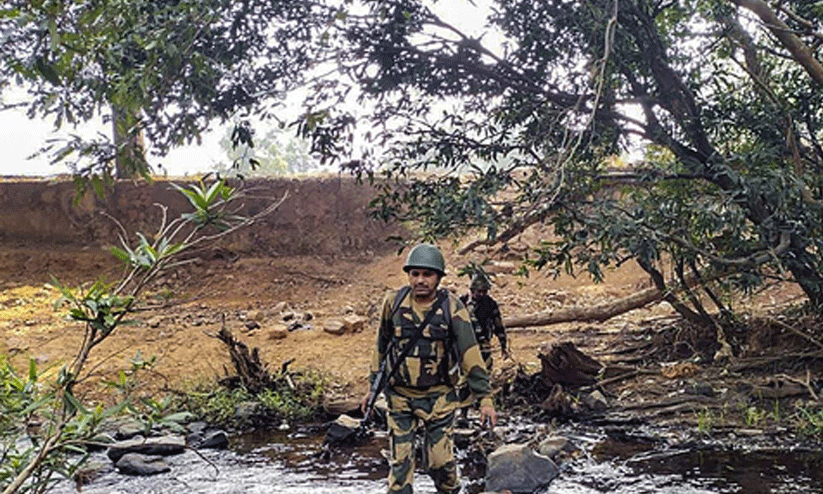 തലക്ക് ഒന്നരക്കോടി രൂപ വിലയിട്ട മാവോവാദി നേതാവ് ഏറ്റുമുട്ടലിൽ കൊല്ലപ്പെട്ടു തലക്ക് ഒന്നരക്കോടി രൂപ വിലയിട്ട മാവോവാദി നേതാവ് ഏറ്റുമുട്ടലിൽ കൊല്ലപ്പെട്ടു