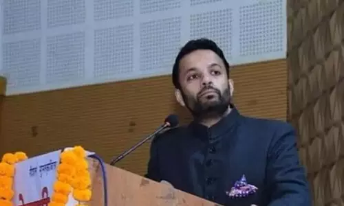 പ്രഫസറുടെ അറസ്റ്റ്; അക്കാദമിക സ്വാതന്ത്ര്യത്തിന്റെ ലംഘനമെന്ന് വിദ്യാർഥികൾ പ്രഫസറുടെ അറസ്റ്റ്; അക്കാദമിക സ്വാതന്ത്ര്യത്തിന്റെ ലംഘനമെന്ന് വിദ്യാർഥികൾ