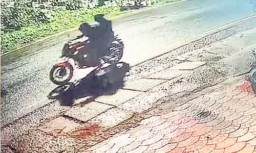 വ്യാപാര സ്ഥാപനത്തിനു മുന്നിൽ നിന്ന് രണ്ട് ദിവസംകൊണ്ട് കടത്തിയത് മൂന്ന് ബൈക്കുകൾ; പൊലീസിനെ വെല്ലുവിളിച്ച് മോഷ്ടാക്കൾ