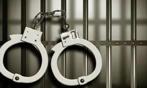 നി​രോ​ധി​ത പു​ക​യി​ല ക​ട​ത്തി​യ ഇ​ന്ത്യ​ൻ പ്ര​വാ​സി അ​റ​സ്റ്റി​ൽ