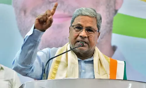 കന്നഡയിൽ സംസാരിക്കാൻ വിസമ്മതിച്ച ബാങ്ക് ജീവനക്കാരിക്കെതിരെ രൂക്ഷവിമർശനവുമായി സിദ്ധരാമയ്യ; സ്ഥലംമാറ്റി എസ്.ബി.ഐ