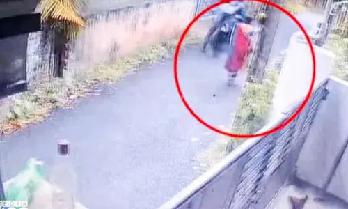 മിഷൻ ഫെയ്ൽ; ഇരുചക്ര വാഹനത്തിലെത്തിയവർ വയോധികയുടെ മാല കവർന്നു; അന്വേഷണത്തിനിടെ മുക്കുപണ്ടമെന്ന് വെളിപ്പെടുത്തൽ മിഷൻ ഫെയ്ൽ; ഇരുചക്ര വാഹനത്തിലെത്തിയവർ വയോധികയുടെ മാല കവർന്നു; അന്വേഷണത്തിനിടെ മുക്കുപണ്ടമെന്ന് വെളിപ്പെടുത്തൽ