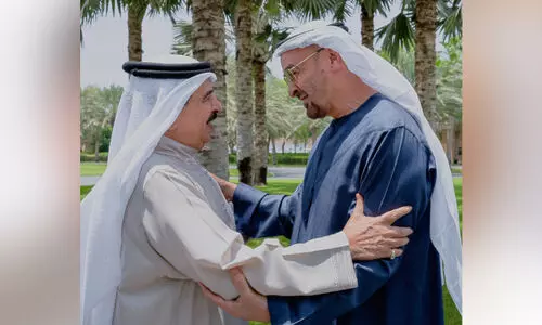 യു.​എ.​ഇ പ്ര​സി​ഡ​ന്‍റു​മാ​യി കൂ​ടി​ക്കാ​ഴ്ച ന​ട​ത്തി ഹമദ് രാ​ജാ​വ്