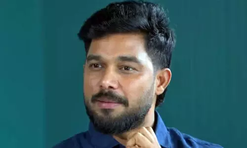ലാലേട്ടന്‍റെ കാരവാന് ചുറ്റുമിപ്പോൾ ബോളിവുഡ് പ്രൊഡ്യൂസർമാരാണ്! പുകഴ്ത്തിയടിച്ച് ഷറഫുദ്ധീൻ