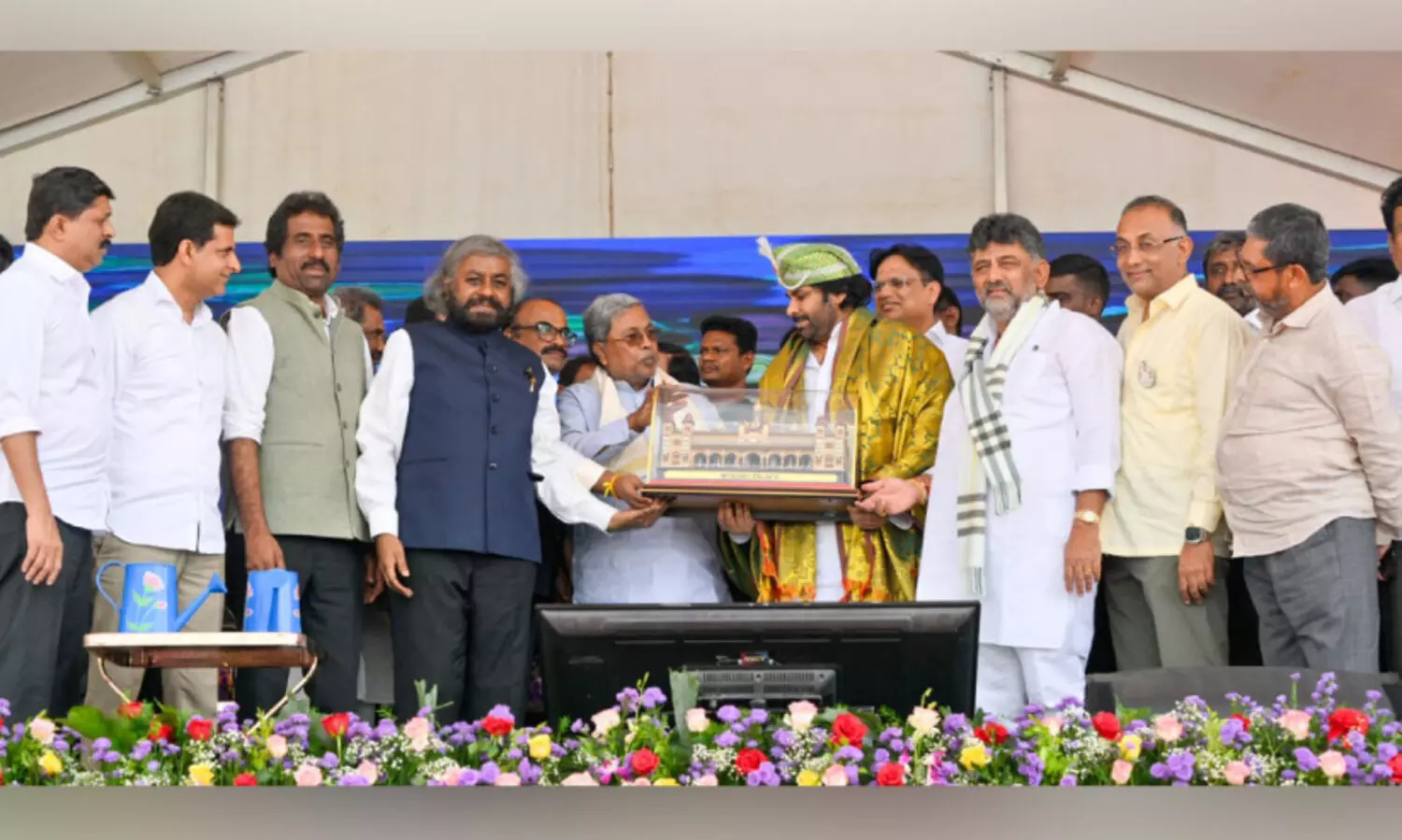 ക​ർ​ണാ​ട​ക നാ​ലു താ​പ്പാ​ന​ക​ളെ ആ​ന്ധ്ര​ക്ക് കൈ​മാ​റി