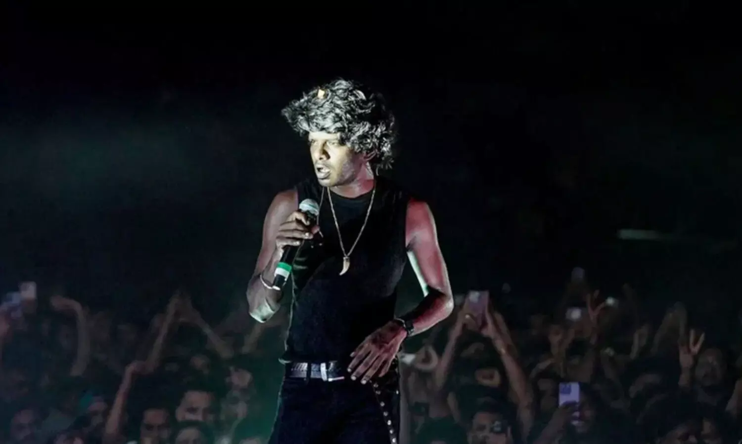 സംഘപരിവാറും ജനാധിപത്യവും തമ്മിൽ ഒരു പുലബന്ധവുമില്ലെന്ന് വേടൻ