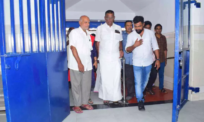 ഒടുവിൽ മഹാരാജാസ് ആശുപത്രിയിലെ ഒ.പി ബ്ലോക്ക് തുറന്നുകൊടുത്തു ഒടുവിൽ മഹാരാജാസ് ആശുപത്രിയിലെ ഒ.പി ബ്ലോക്ക് തുറന്നുകൊടുത്തു