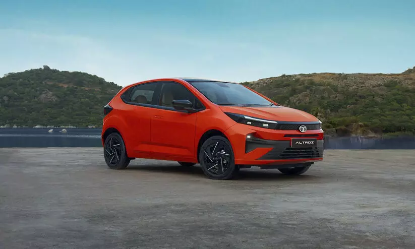 മുഖം മിനുക്കി ടാറ്റ ആൾട്രോസ്; പുതിയ ലുക്കിൽ കൂടുതൽ ഫീച്ചറുകൾ