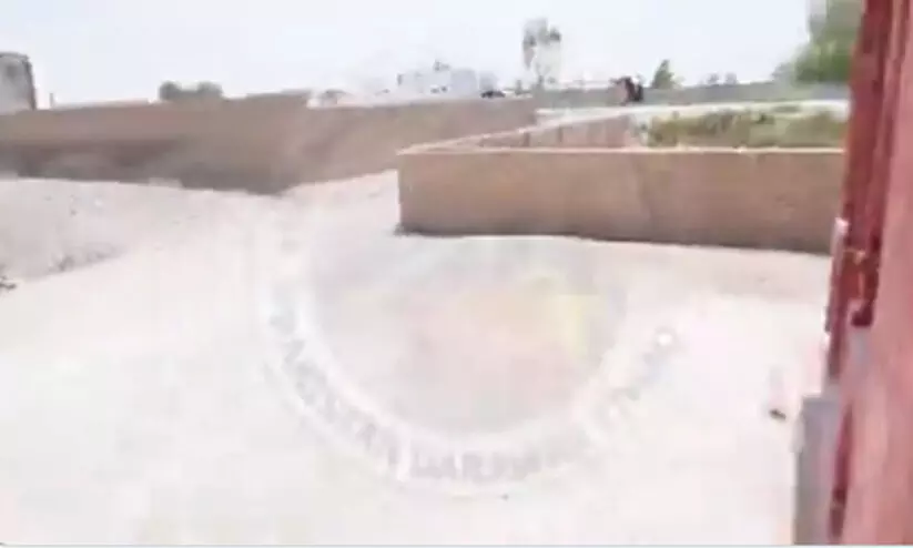 പാകിസ്താനിൽ ഹിന്ദു ക്ഷേത്രത്തിെന്റ ഭൂമി കൈയേറിയെന്ന് ആരോപണം പാകിസ്താനിൽ ഹിന്ദു ക്ഷേത്രത്തിെന്റ ഭൂമി കൈയേറിയെന്ന് ആരോപണം