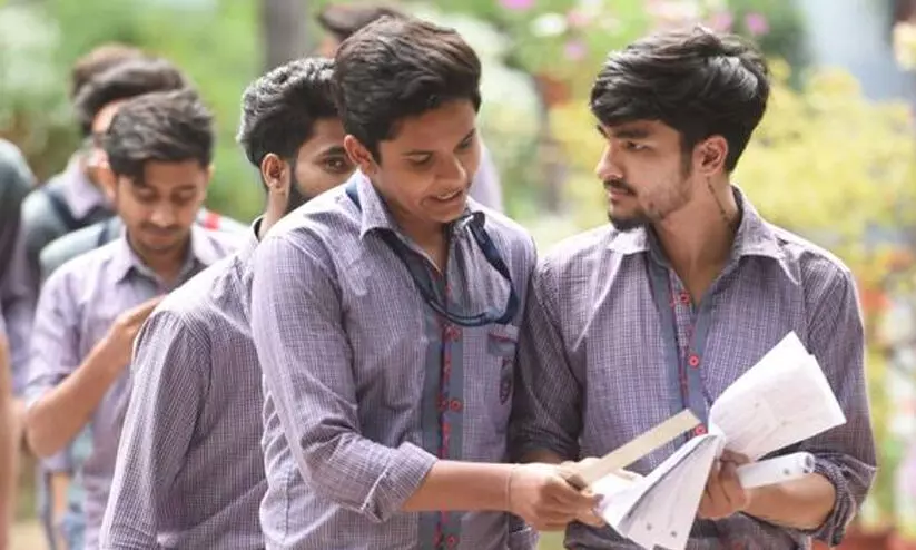 ചോദ്യങ്ങളുടെ നിലവാരമുയർന്നപ്പോൾ ഹയർ സെക്കൻഡറിയിലും എ പ്ലസ് ഇടിവ് ചോദ്യങ്ങളുടെ നിലവാരമുയർന്നപ്പോൾ ഹയർ സെക്കൻഡറിയിലും എ പ്ലസ് ഇടിവ്