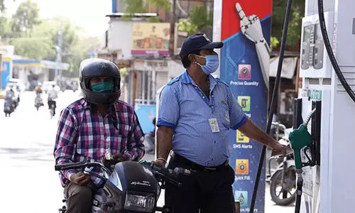 ശ്രദ്ധിച്ചില്ലെങ്കിൽ പണി പാളും! ജൂലൈ ഒന്ന് മുതൽ ഡൽഹിയിലെ പെട്രോൾ പമ്പുകളിൽ ഈ വാഹനങ്ങൾക്ക് ഇന്ധനം നൽകില്ല ശ്രദ്ധിച്ചില്ലെങ്കിൽ പണി പാളും! ജൂലൈ ഒന്ന് മുതൽ ഡൽഹിയിലെ പെട്രോൾ പമ്പുകളിൽ ഈ വാഹനങ്ങൾക്ക് ഇന്ധനം നൽകില്ല