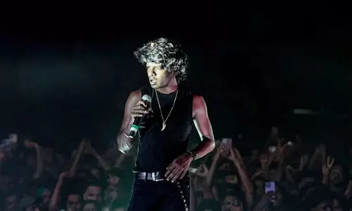 സംഘപരിവാറും ജനാധിപത്യവും തമ്മിൽ ഒരു പുലബന്ധവുമില്ലെന്ന് വേടൻ