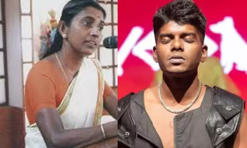 റാപ്പ് എന്തെന്ന് അറിയില്ലെന്ന് കെ.പി. ശശികല; ‘ഞാനൊരമ്മയും അമ്മൂമ്മയും റിട്ട. അധ്യാപികയുമായതിനാൽ വേടന്റെ രാഷ്ട്രീയത്തെ ഭയക്കുന്നു’ റാപ്പ് എന്തെന്ന് അറിയില്ലെന്ന് കെ.പി. ശശികല; ‘ഞാനൊരമ്മയും അമ്മൂമ്മയും റിട്ട. അധ്യാപികയുമായതിനാൽ വേടന്റെ രാഷ്ട്രീയത്തെ ഭയക്കുന്നു’