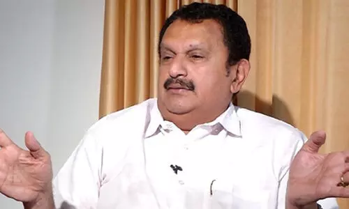 ദേശീയപാതക്ക് രണ്ട് പിതാക്കന്മാർ ഉണ്ടായിരുന്നു, തകർന്നപ്പോൾ അനാഥമായി -കെ. മുരളീധരൻ