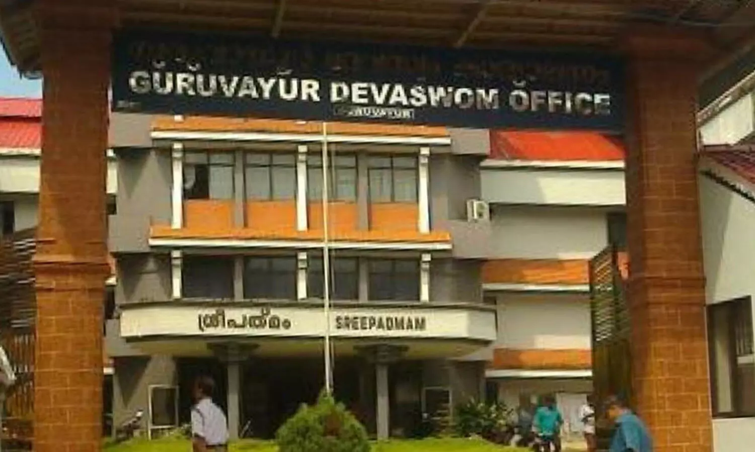 ഗുരുവായൂർ ദേവസ്വത്തിന്‍റെ ആനകളെ എന്തിനെല്ലാം ഉപയോഗിക്കുന്നുണ്ടെന്ന് അറിയിക്കണം -ഹൈകോടതി