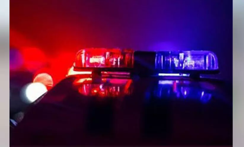 വ​നി​ത പൊ​ലീ​സ് ഇ​ല്ലാ​തെ സ്ത്രീ​ക​ളു​ടെ വാ​ഹ​നം പ​രി​ശോ​ധി​ക്ക​രു​ത് -കോ​ട​തി