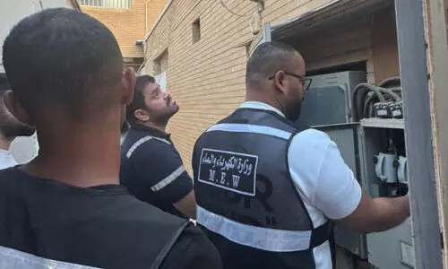 സ്വദേശി റെസിഡൻഷ്യൽ സോണുകളിൽ അവിവാഹിതരുടെ താമസം;നടപടി തുടരുന്നു; വൈദ്യുതി വിച്ഛേദിച്ചു സ്വദേശി റെസിഡൻഷ്യൽ സോണുകളിൽ അവിവാഹിതരുടെ താമസം;നടപടി തുടരുന്നു; വൈദ്യുതി വിച്ഛേദിച്ചു