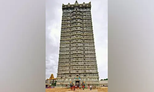 ആദ്യം മൗനിയാക്കുകയും പിന്നെ കഥ പറച്ചിലുകാരനാക്കുകയും ചെയ്യുന്ന യാത്രകളെ കുറിച്ച് തന്നെ; മുരുഡേശ്വർ വിശേഷങ്ങൾ