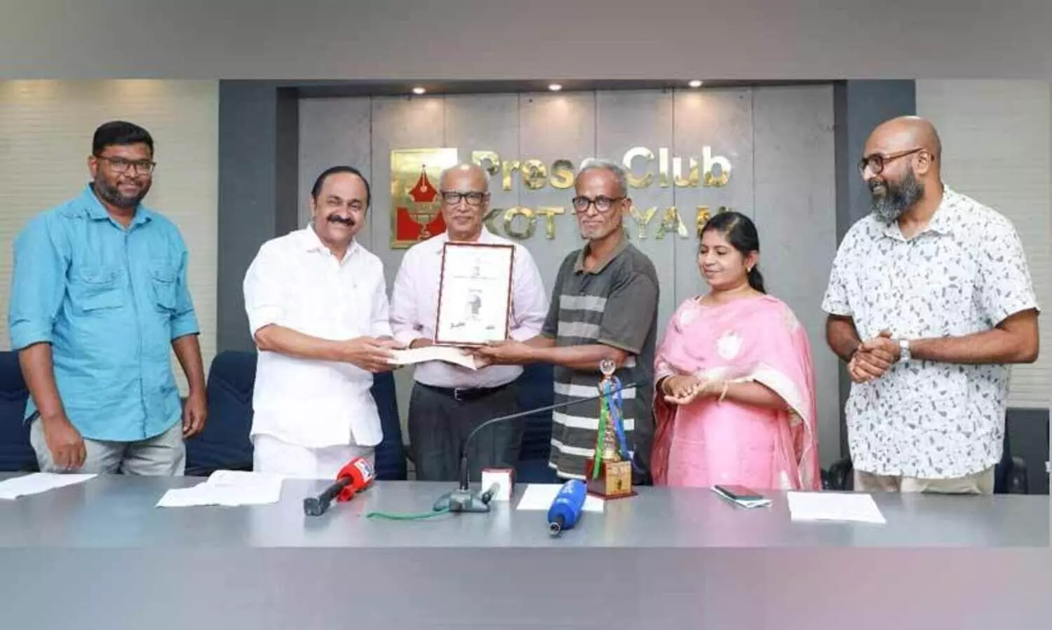 അട്ടപ്പാടിയിലെ ആദിവാസികൾ​ ഭൂമിയില്ലാത്തവരായി -വി.ഡി. സതീശൻ