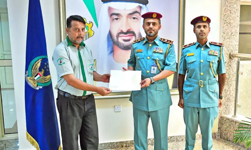 അപകടത്തിൽനിന്ന് വയോധികനെ രക്ഷിച്ച ഡ്രൈവർക്ക് ആദരം അപകടത്തിൽനിന്ന് വയോധികനെ രക്ഷിച്ച ഡ്രൈവർക്ക് ആദരം