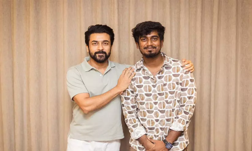 നൂറാം തവണയും വാരണം ആയിരം കാണുന്ന എന്നിലെ കുട്ടി സന്തോഷത്താൽ കരയുകയാണ്; സൂര്യയോടൊപ്പമുള്ള ചിത്രം പങ്കുവെച്ച് അഭിഷാൻ ജീവിന്ത്