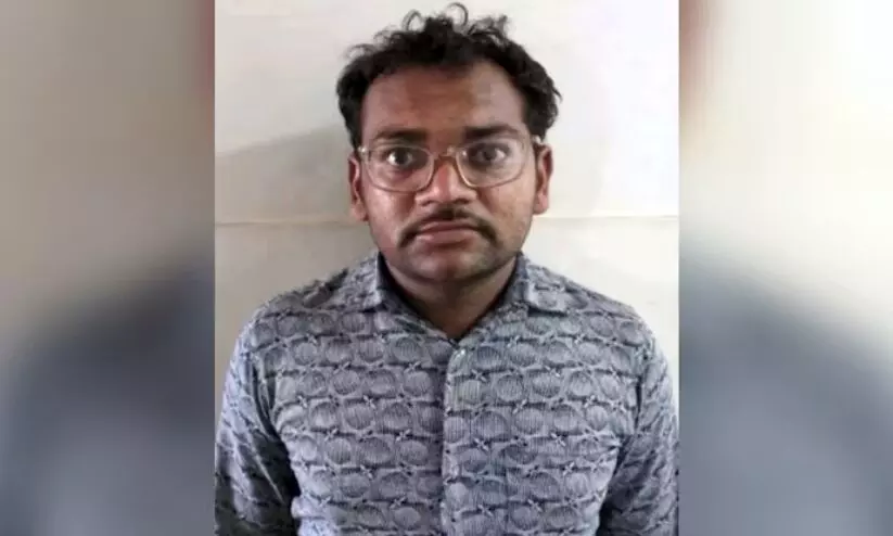 സൈനിക വിവരങ്ങൾ വാട്സ്ആപ്പ് വഴി പാക് ഏജന്റിന് പങ്കുവെച്ചു, പണം കൈപ്പറ്റി; ഗുജറാത്തിൽ ആരോഗ്യപ്രവർത്തകൻ അറസ്റ്റിൽ സൈനിക വിവരങ്ങൾ വാട്സ്ആപ്പ് വഴി പാക് ഏജന്റിന് പങ്കുവെച്ചു, പണം കൈപ്പറ്റി; ഗുജറാത്തിൽ ആരോഗ്യപ്രവർത്തകൻ അറസ്റ്റിൽ