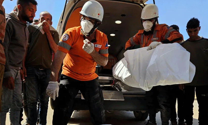 കത്തിക്കരിഞ്ഞ നിലയിൽ ഒമ്പത് കുരുന്ന് മൃതദേഹങ്ങൾ; ഇസ്രായേൽ ആക്രമണത്തിൽപെട്ടവരെ ജീവൻ രക്ഷിക്കുന്നതിനിടെ ഡോക്ടർക്ക് ഏറ്റുവാങ്ങേണ്ടി വന്നത് സ്വന്തം കുട്ടികളുടെ മൃതദേഹങ്ങൾ കത്തിക്കരിഞ്ഞ നിലയിൽ ഒമ്പത് കുരുന്ന് മൃതദേഹങ്ങൾ; ഇസ്രായേൽ ആക്രമണത്തിൽപെട്ടവരെ ജീവൻ രക്ഷിക്കുന്നതിനിടെ ഡോക്ടർക്ക് ഏറ്റുവാങ്ങേണ്ടി വന്നത് സ്വന്തം കുട്ടികളുടെ മൃതദേഹങ്ങൾ