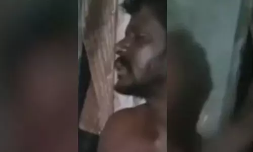 തല ഭിത്തിയിലിടിപ്പിച്ചു, വെട്ടുകത്തിയുമായി ഭീഷണി, എട്ടുവയസ്സുകാരിക്ക് ക്രൂരമർദനം; പ്രാങ്ക് വീഡിയോ എന്ന് പിതാവ്, വിട്ടയച്ച് പൊലീസ്