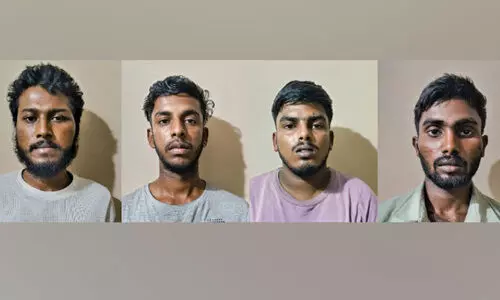 ച​​ന്ദ്ര ലേ​ഔ​ട്ടി​ൽ ഡോ​ക്ട​റു​ടെ വീ​ടി​ന്   തീ​യി​ട്ടു; നാ​ലു​പേ​ർ അ​റ​സ്റ്റി​ൽ