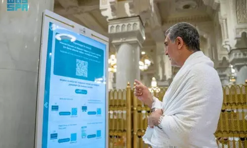 ഹ​റ​മി​ൽ തീ​ർ​ഥാ​ട​ക സേ​വ​നം;  ‘റോ​ബോ​ട്ട് മ​നാ​റ’​യു​ടെ പ​രി​ഷ്ക​രി​ച്ച പ​തി​പ്പ് പു​റ​ത്തി​റ​ക്കി