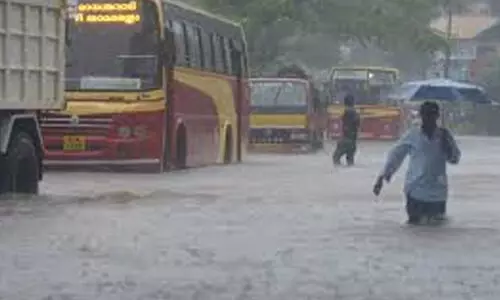 കാ​ല​വ​ർ​ഷ​മെ​ത്തി​പ്പോ​യി; ഇ​ന്നു​മു​ത​ൽ റെ​ഡ് അ​ല​ർ​ട്ട്; മ​ല​വെ​ള്ള​പ്പാ​ച്ചി​ലും മി​ന്ന​ൽ പ്ര​ള​യ​ങ്ങ​ളും സൃ​ഷ്ടി​ച്ചേ​ക്കാം