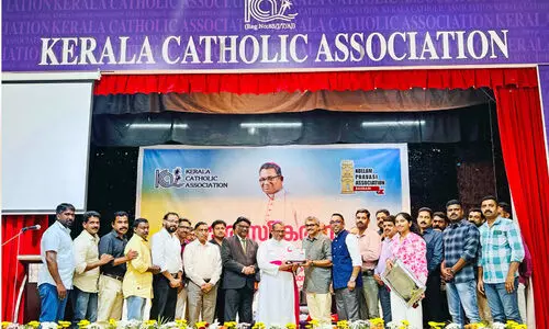 കൊ​ല്ലം രൂ​പ​ത ബി​ഷ​പ്പി​ന് സ്വീ​ക​ര​ണം ന​ൽ​കി