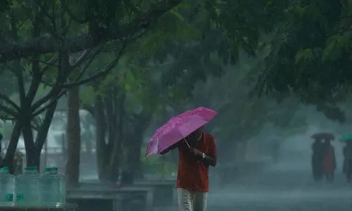 മ​ഴ, കു​ട​യെ​ടു​ത്തോ​ളൂ...വരും ദിവസങ്ങളിൽ ഓറഞ്ച് അലർട്ട്