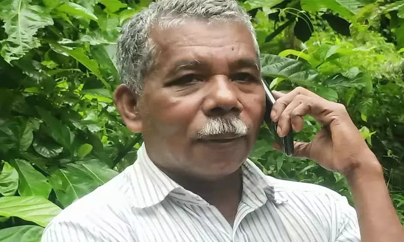 കരുവാരകുണ്ടിൽ കടുവയുടെ മുന്നിലകപ്പെട്ട് എസ്റ്റേറ്റ് തൊഴിലാളി കരുവാരകുണ്ടിൽ കടുവയുടെ മുന്നിലകപ്പെട്ട് എസ്റ്റേറ്റ് തൊഴിലാളി