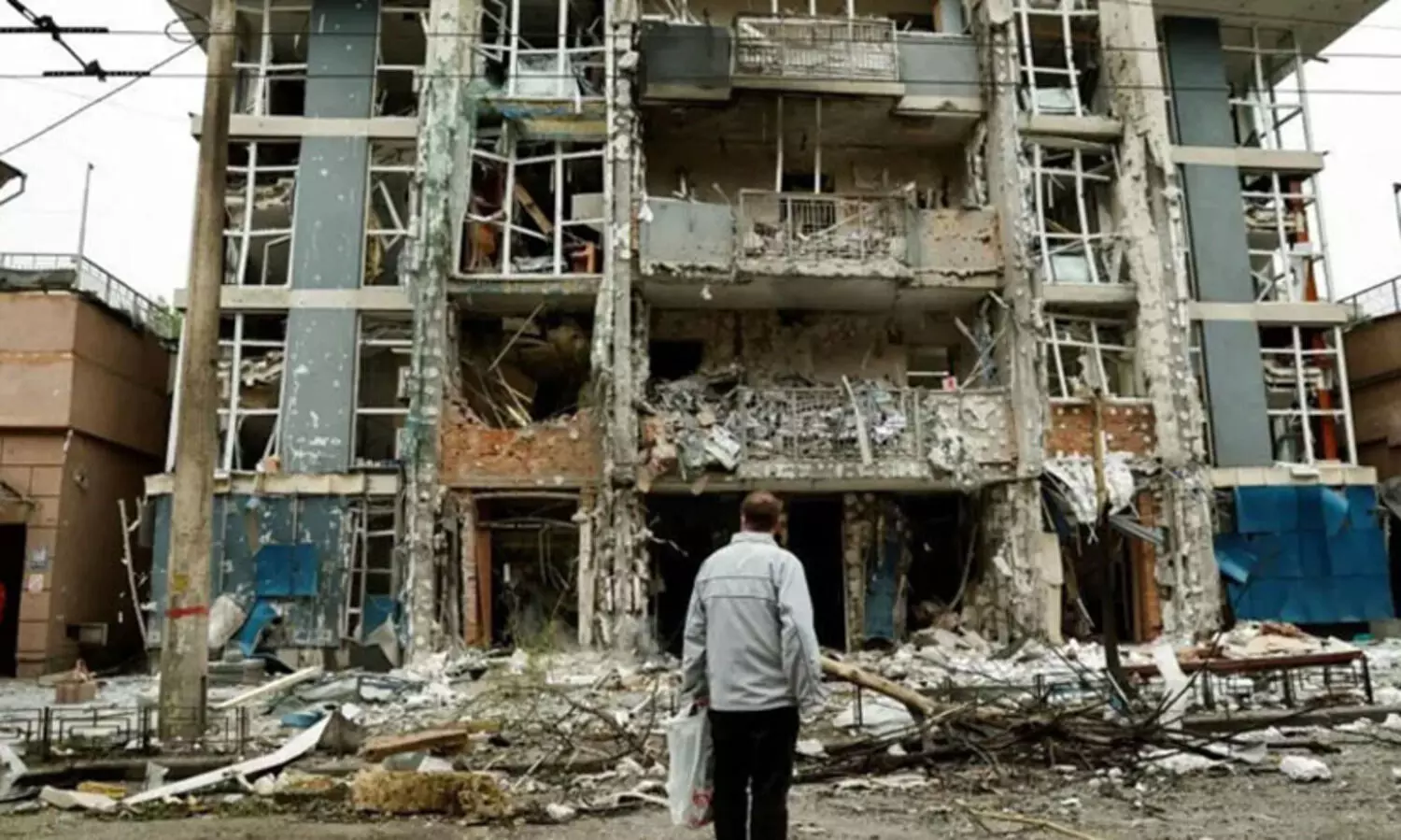 യുക്രെയ്‌നിലുടനീളം ഒറ്റരാത്രികൊണ്ട് ആക്രമണം   ശക്തമാക്കി റഷ്യ; നിരവധി മരണം