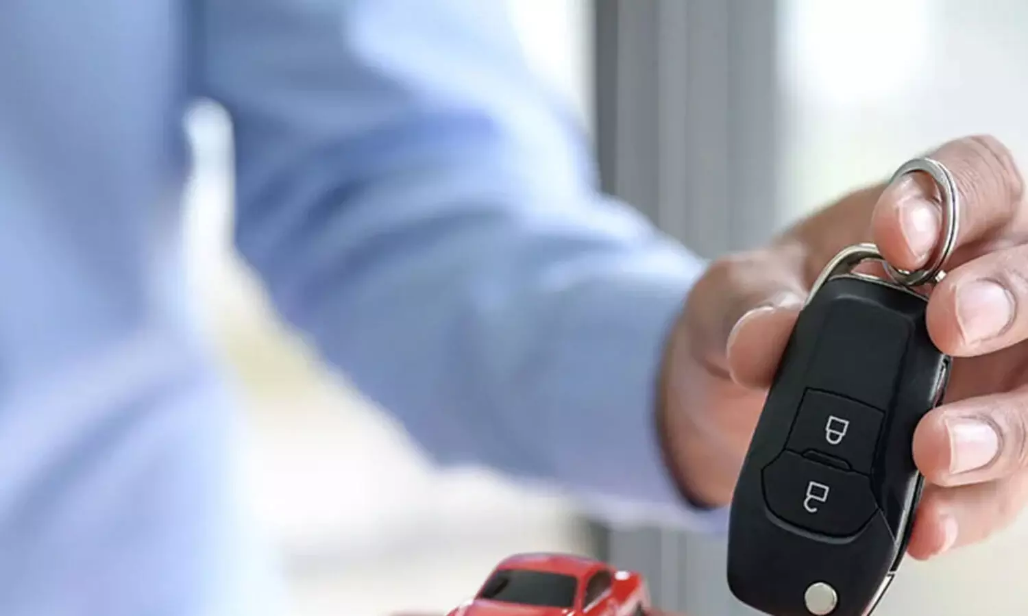 പു​തി​യ വാ​ഹ​നം വാ​ങ്ങു​മ്പോ​ൾ, ആ​വ​ശ്യ​മു​ള്ള/​ആ​വ​ശ്യ​മി​ല്ലാ​ത്ത ചി​ല ഫീ​ച്ച​റു​ക​ൾ