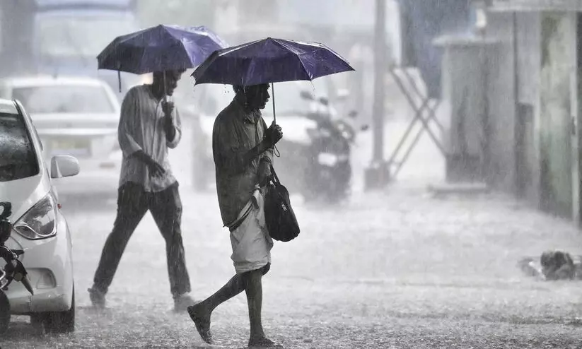 വരവറിയിച്ച് കാലവർഷം; മത്സ്യബന്ധനത്തിന് വിലക്ക് വരവറിയിച്ച് കാലവർഷം; മത്സ്യബന്ധനത്തിന് വിലക്ക്